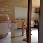 アパート 2-zimmer Ferienwohnung,parterre,sitzplatz,garage