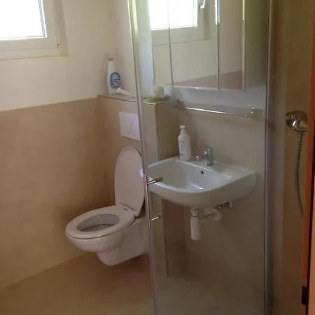 2-zimmer Ferienwohnung,parterre,sitzplatz,garage Apartment *