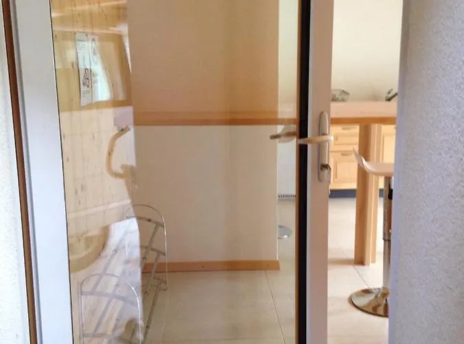 2-zimmer Ferienwohnung,parterre,sitzplatz,garage Apartamento *