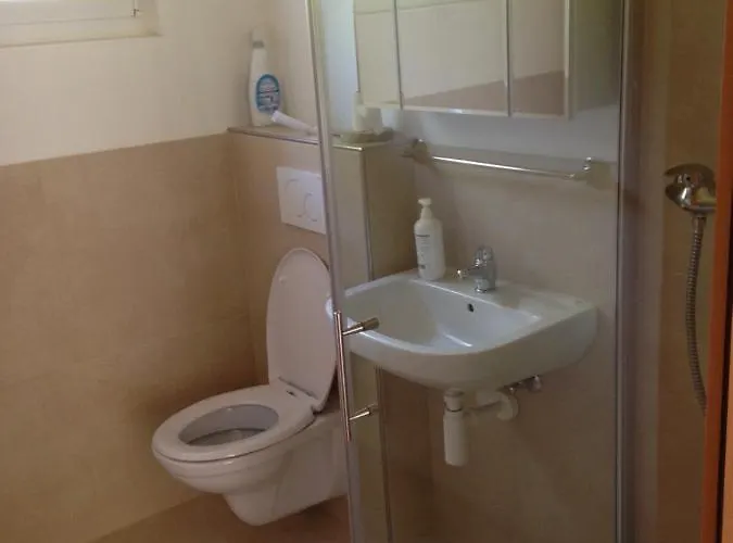 2-zimmer Ferienwohnung,parterre,sitzplatz,garage Apartamento *